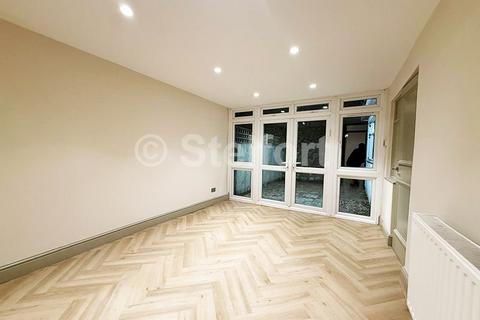 3 bedroom flat to rent, Templars Avenue, London NW11