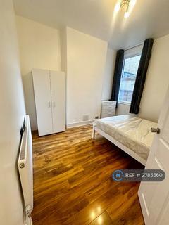 2 bedroom maisonette to rent, Glasford St, London, SW17