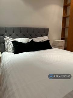 Studio to rent, Hallam Street, London, W1W