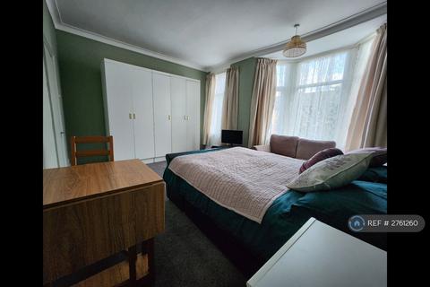 1 bedroom in a house share to rent, Raleigh Road, London, N8