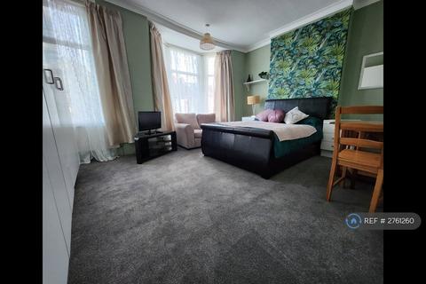 1 bedroom in a house share to rent, Raleigh Road, London, N8
