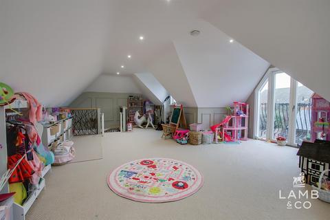 4 bedroom detached bungalow for sale, Lancaster Gardens East, Clacton-On-Sea CO15