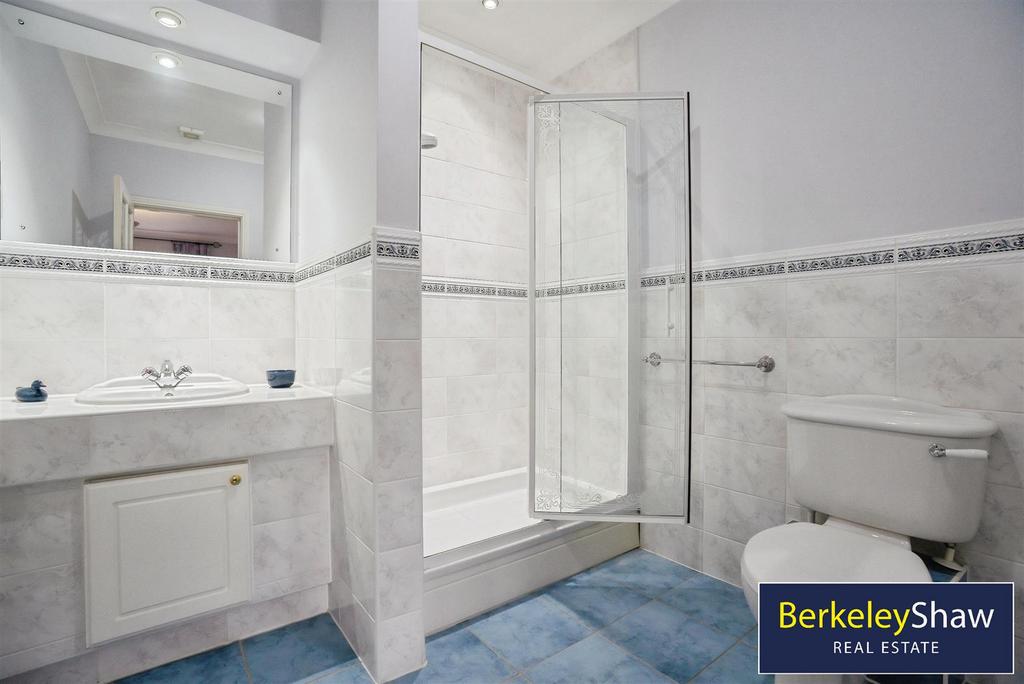 Ensuite Bed 2