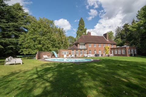 5 bedroom property to rent, Rockshaw Road, Redhill