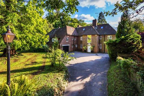 5 bedroom property to rent, Rockshaw Road, Redhill