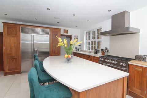 5 bedroom property to rent, Rockshaw Road, Redhill
