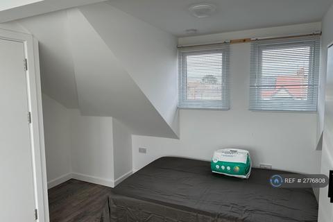 1 bedroom in a house share to rent, Barley Lane, Ilford, IG3