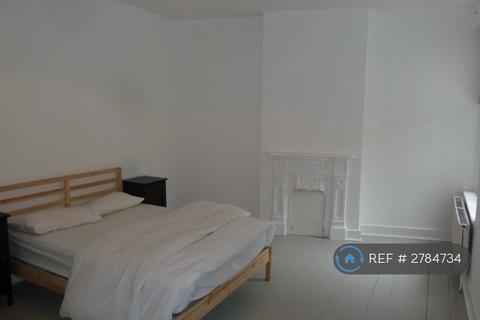 2 bedroom flat to rent, Elmhurst Mansions, London, SW4