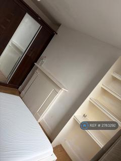 1 bedroom in a flat share to rent, Denmark Hill, London, SE5