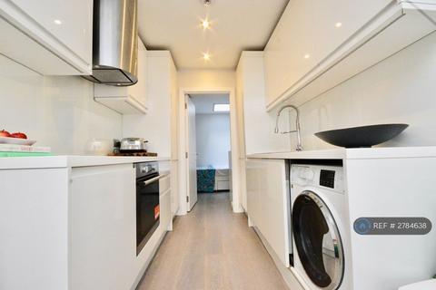 2 bedroom flat to rent, Englewood Road, London, SW12