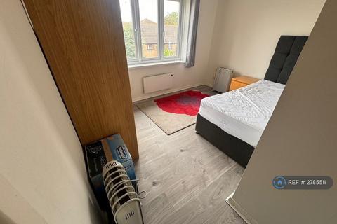 2 bedroom flat to rent, Bracken Close, London, E6