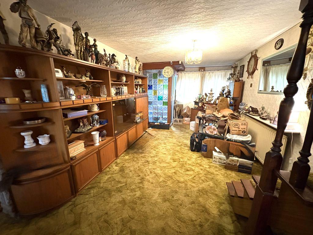 Sitting dining room