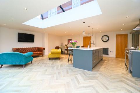 4 bedroom detached house for sale, Southfield Close, Aldridge