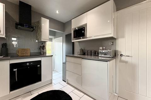 3 bedroom semi-detached house for sale, Wood Road, LOWER GORNAL, DY3 2LL