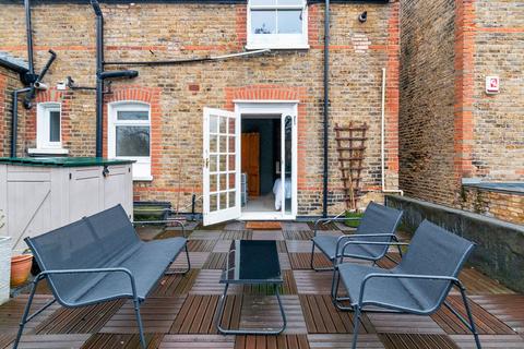 1 bedroom flat to rent, Crockerton Road, Wandsworth Common. SW17 7HG