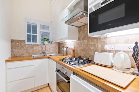1 bedroom flat to rent, Crockerton Road, Wandsworth Common. SW17 7HG