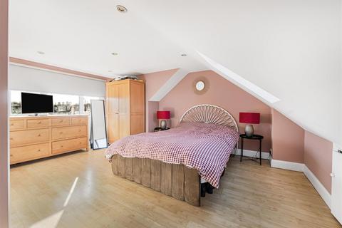 4 bedroom terraced house for sale, Reigate Avenue, Sutton