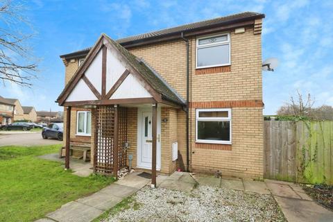 2 bedroom semi-detached house to rent, Berberis Close, Hull