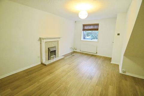 2 bedroom semi-detached house to rent, Berberis Close, Hull