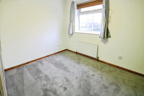 2 bedroom semi-detached house to rent, Berberis Close, Hull