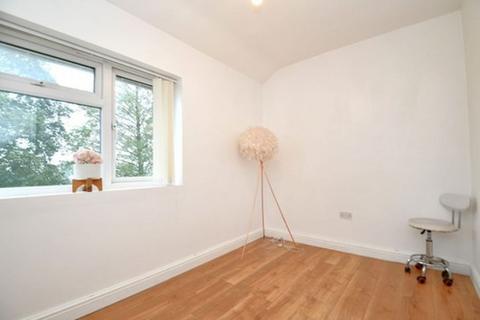 2 bedroom apartment to rent, Seedley Terrace, Salford