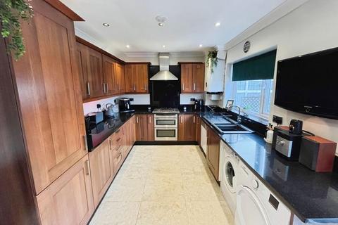 4 bedroom townhouse for sale, Crosshill Walk, Ladybridge