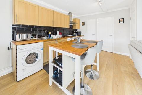2 bedroom apartment for sale, Chaldon Road, Caterham on the Hill