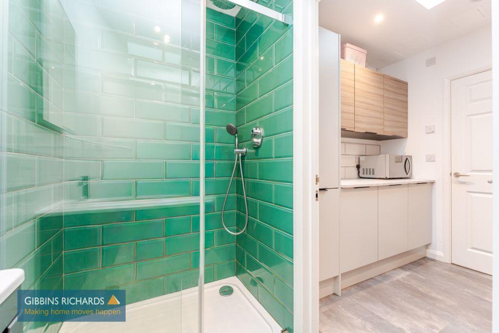 Shower Room /...