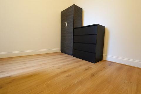 House share to rent, Large room in Wood Green N22