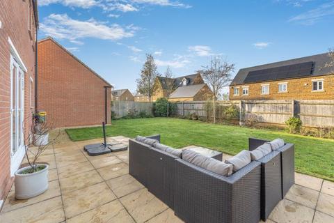 4 bedroom detached house for sale, Wallin Road, Banbury OX17