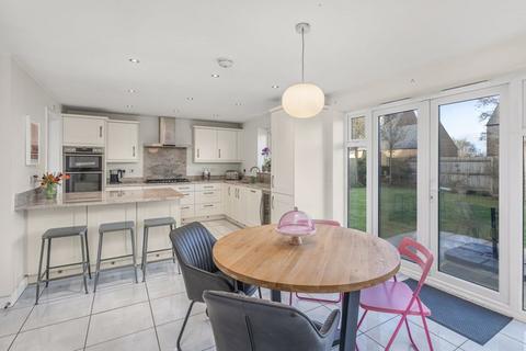 4 bedroom detached house for sale, Wallin Road, Banbury OX17