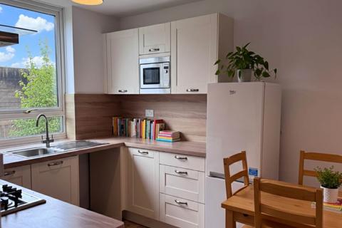 3 bedroom house to rent, Mortimer Court, Exeter EX2