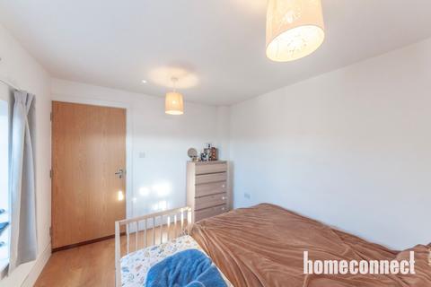 2 bedroom flat for sale, High Street, Ilford IG6