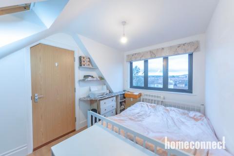 2 bedroom flat for sale, High Street, Ilford IG6