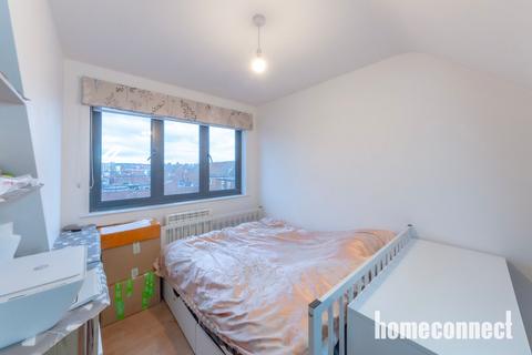 2 bedroom flat for sale, High Street, Ilford IG6