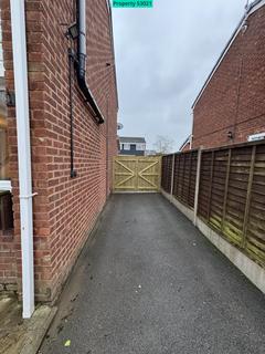 3 bedroom semi-detached house to rent, Rothay, Tamworth, B77