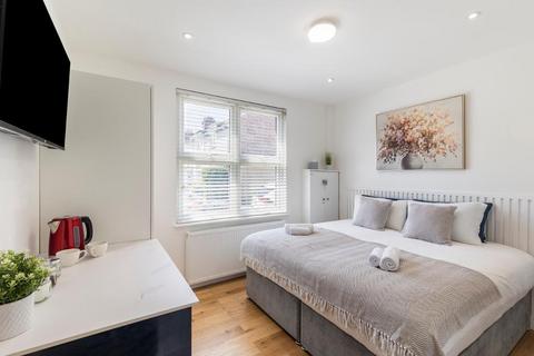 1 bedroom in a house share to rent, Edgware HA8