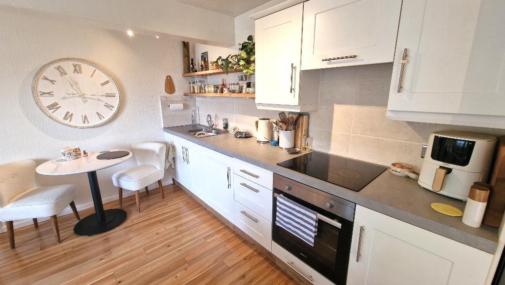 Kitchen / Dining Area