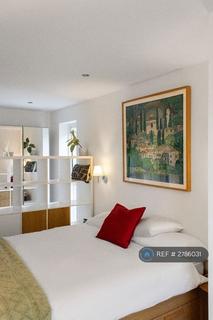 1 bedroom flat to rent, Royal Standard Court, London, SE17