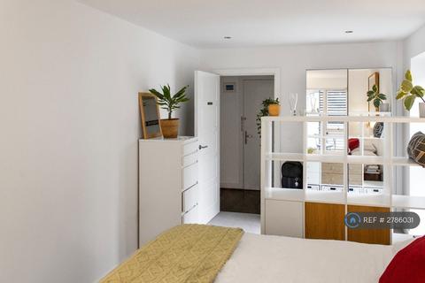 1 bedroom flat to rent, Royal Standard Court, London, SE17