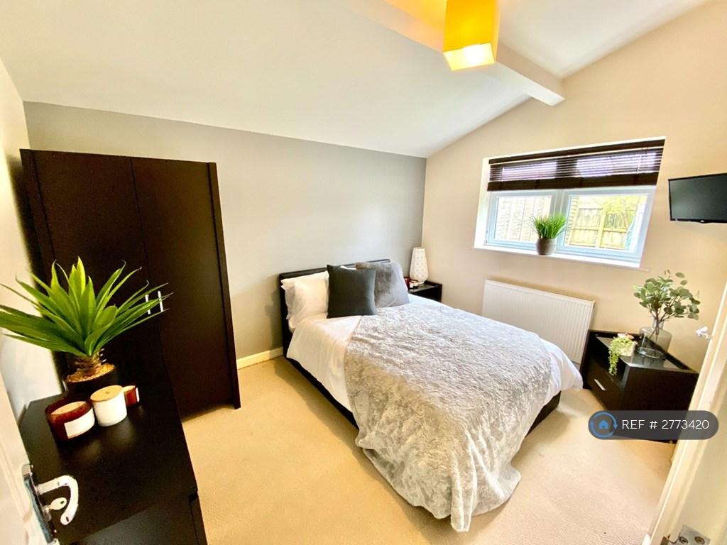 Good Sized Double Bedroom With En-Suite