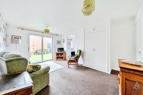 2 bedroom bungalow for sale, Springfields Close, Buckingham MK18