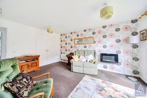 2 bedroom bungalow for sale, Springfields Close, Buckingham MK18