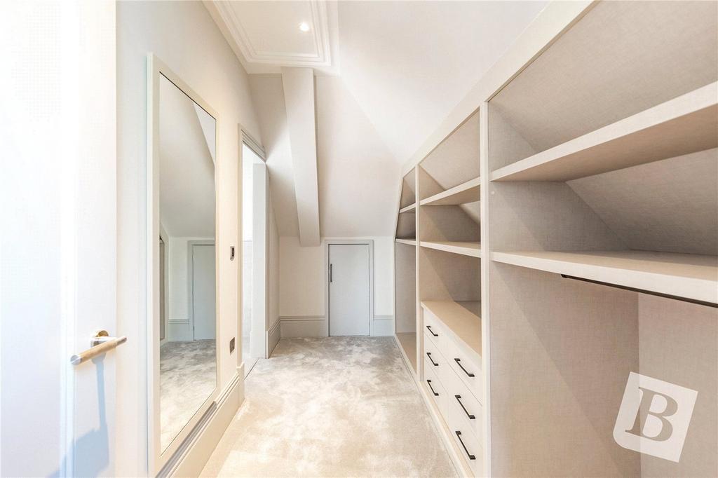 Walk-In Wardrobe