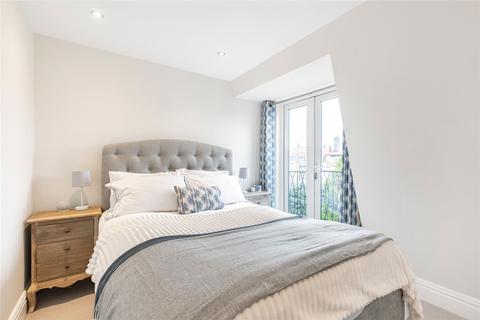 3 bedroom flat for sale, Wandsworth Bridge Road, Fulham, London, SW6