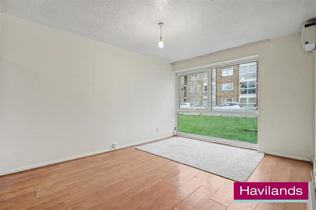 6 Hansart Way EN2 8 NB-1.jpg