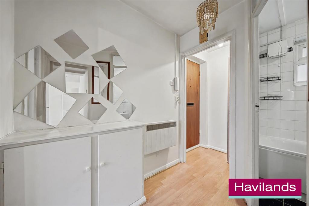 6 Hansart Way EN2 8 NB-12.jpg
