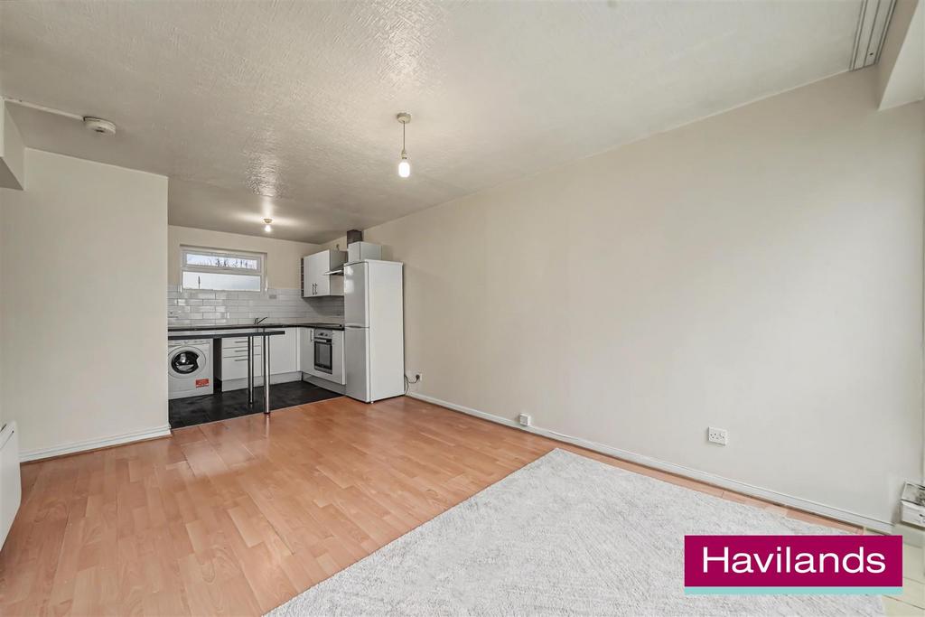 6 Hansart Way EN2 8 NB-4.jpg