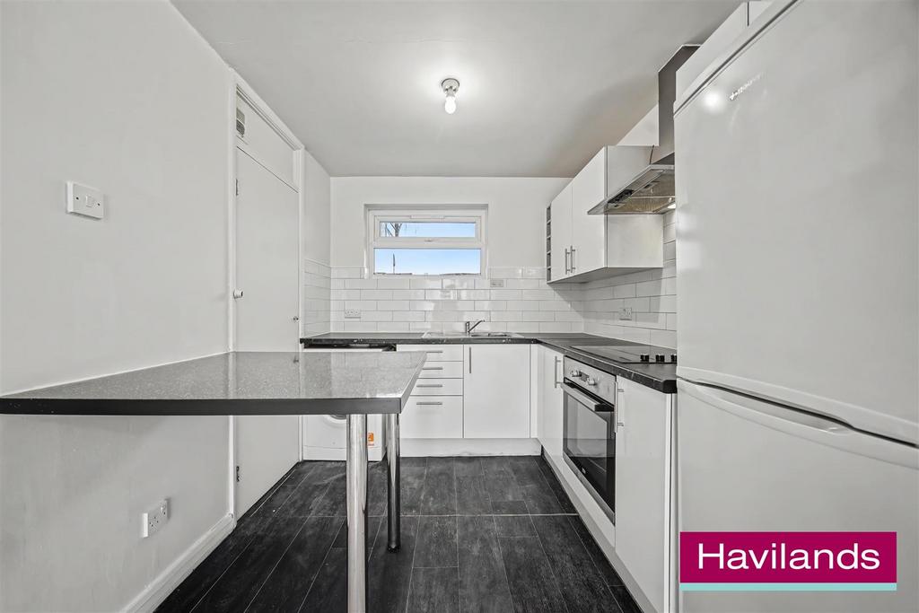 6 Hansart Way EN2 8 NB-3.jpg