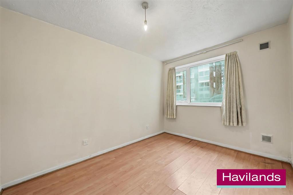 6 Hansart Way EN2 8 NB-6.jpg